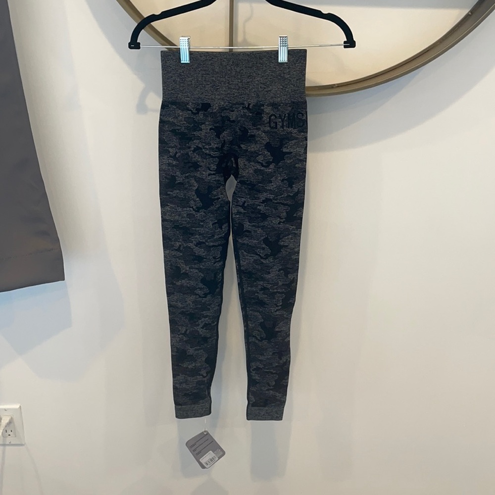 New Gym shark gray camouflage leggings scrunch butt